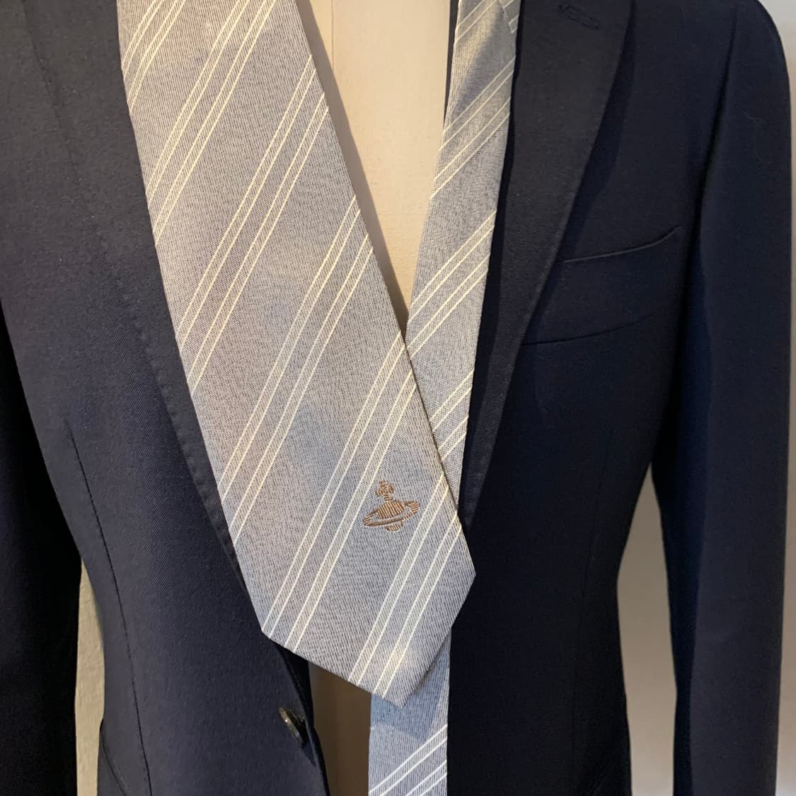 비비안웨스트우드 스트라이프 로고넥타이 명품 100실크 A+등급 8.8cm 상품이미지2