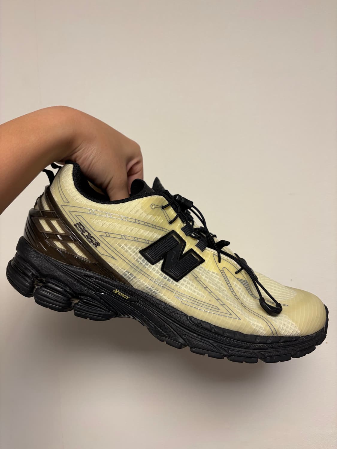 [280] 뉴발란스 1906R 피스타피오 버터 모렐 블랙 상품이미지1