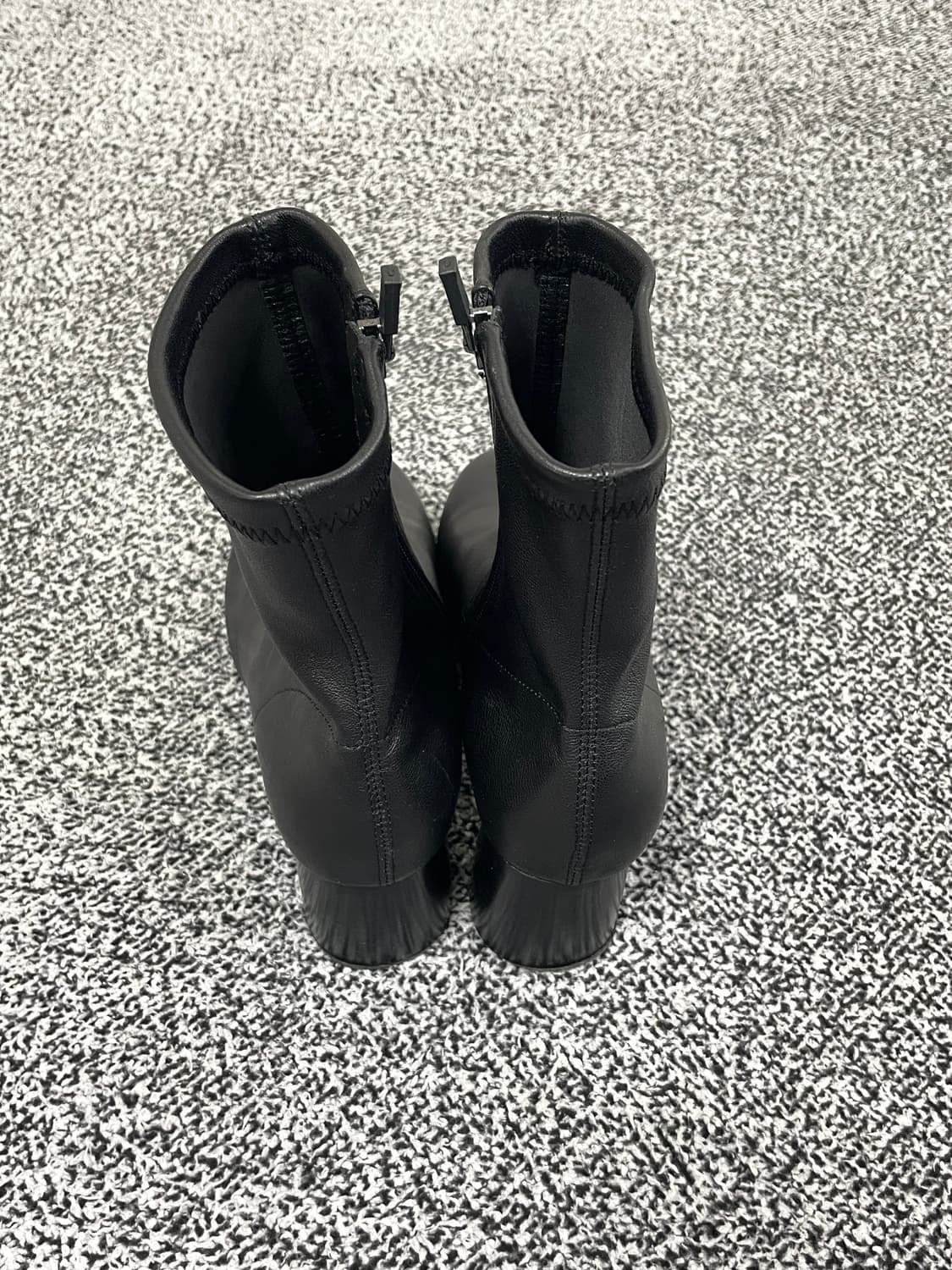 빈티지9. Bruno Magli 브루노말리 가죽 숏부츠 통굽 구두 블랙 상품이미지3