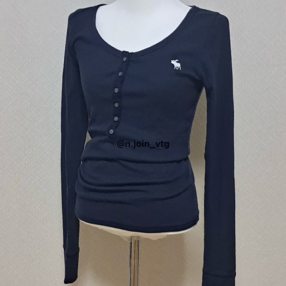 아베크롬비 헨리넥 네이비 롱슬리브 공지 상품이미지2