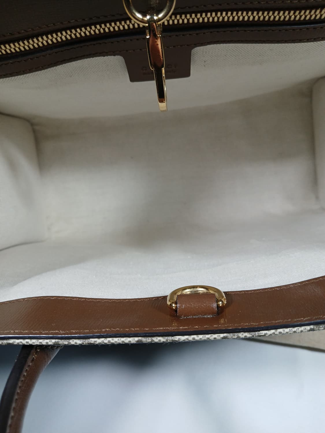 구찌 인터로킹 GG 토트백 스몰 659983 상품이미지10