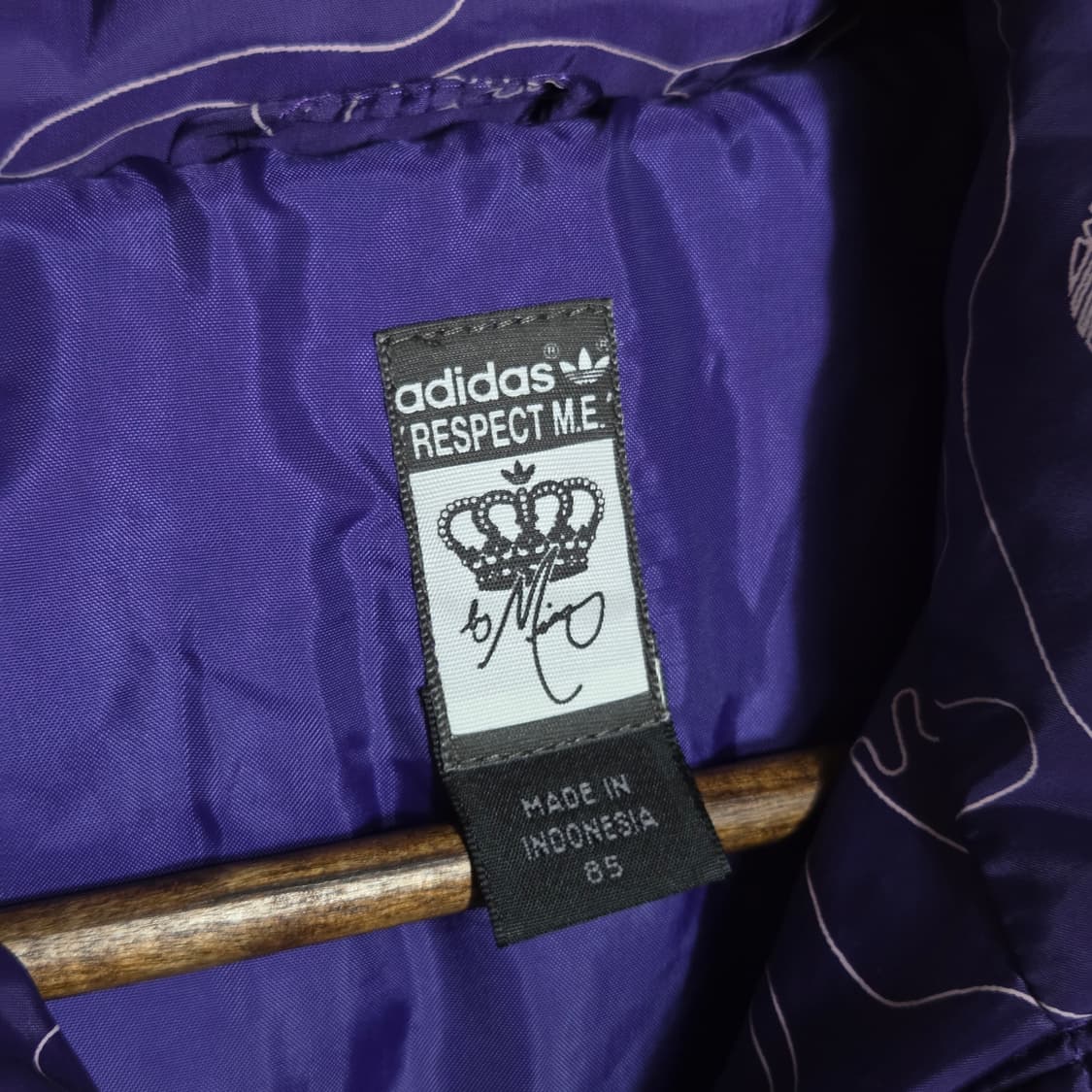 아디다스 키치 카모 왕관 패턴 퍼플 패딩 상품이미지8