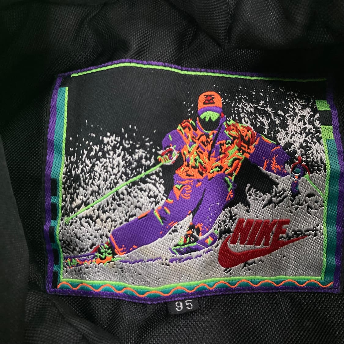 나이키 블랙 네온 컬러 올드스쿨 스키 점퍼 상품이미지4