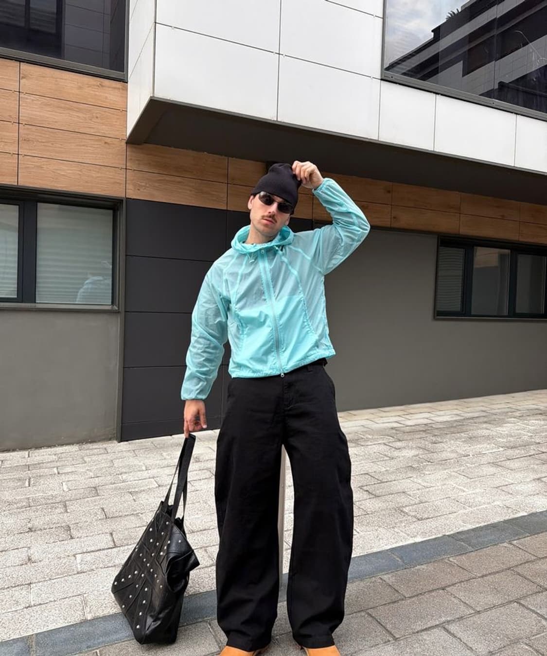 오와이 크로스라인 스터드 토트백 상품이미지4