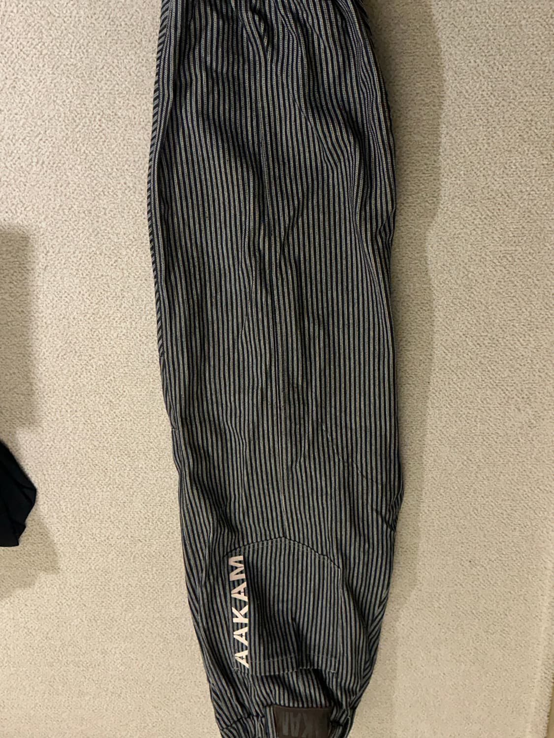 Knee Pin-tuck Stripe Denim Pants (Black) 상품이미지3