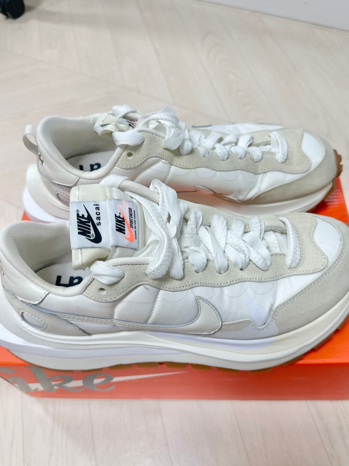 나이키 x 사카이 베이퍼와플 화이트 앤 검-270 상품이미지3