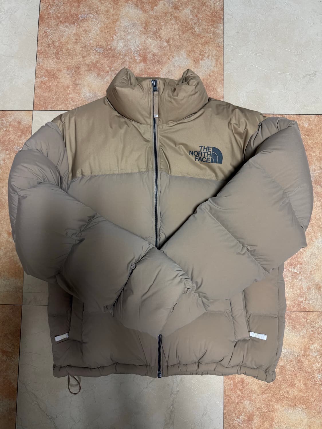 노스페이스 다운 패딩 베이지 판매합니다 상품이미지1