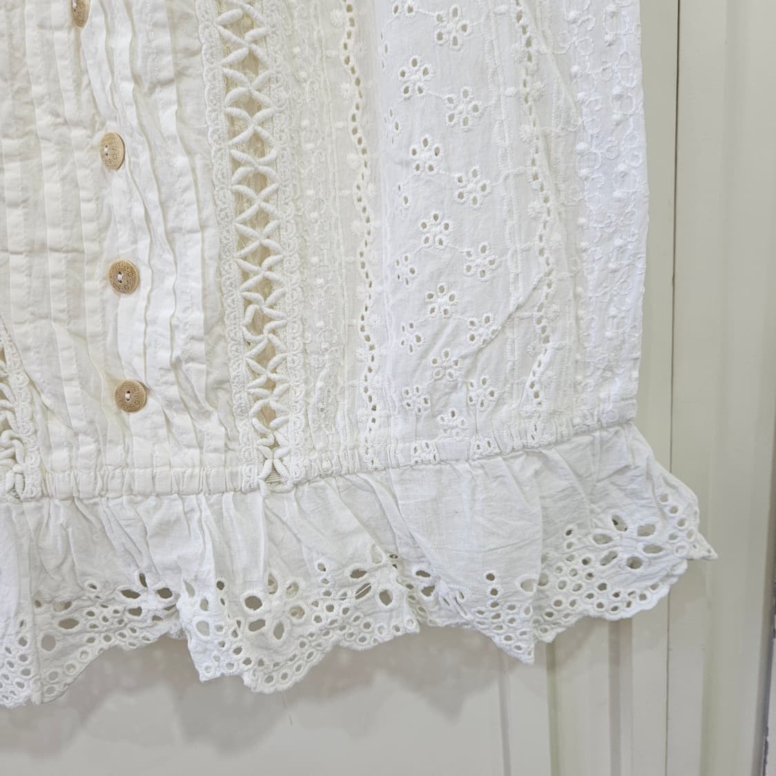 리즈리사(LIZ LISA) 펀칭 레이스 오프숄더 블라우스 상품이미지5