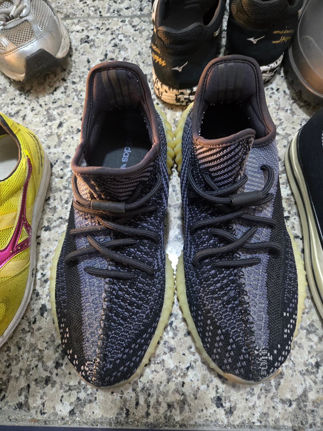 아디다스 이지부스트 v2 카본 상품이미지1