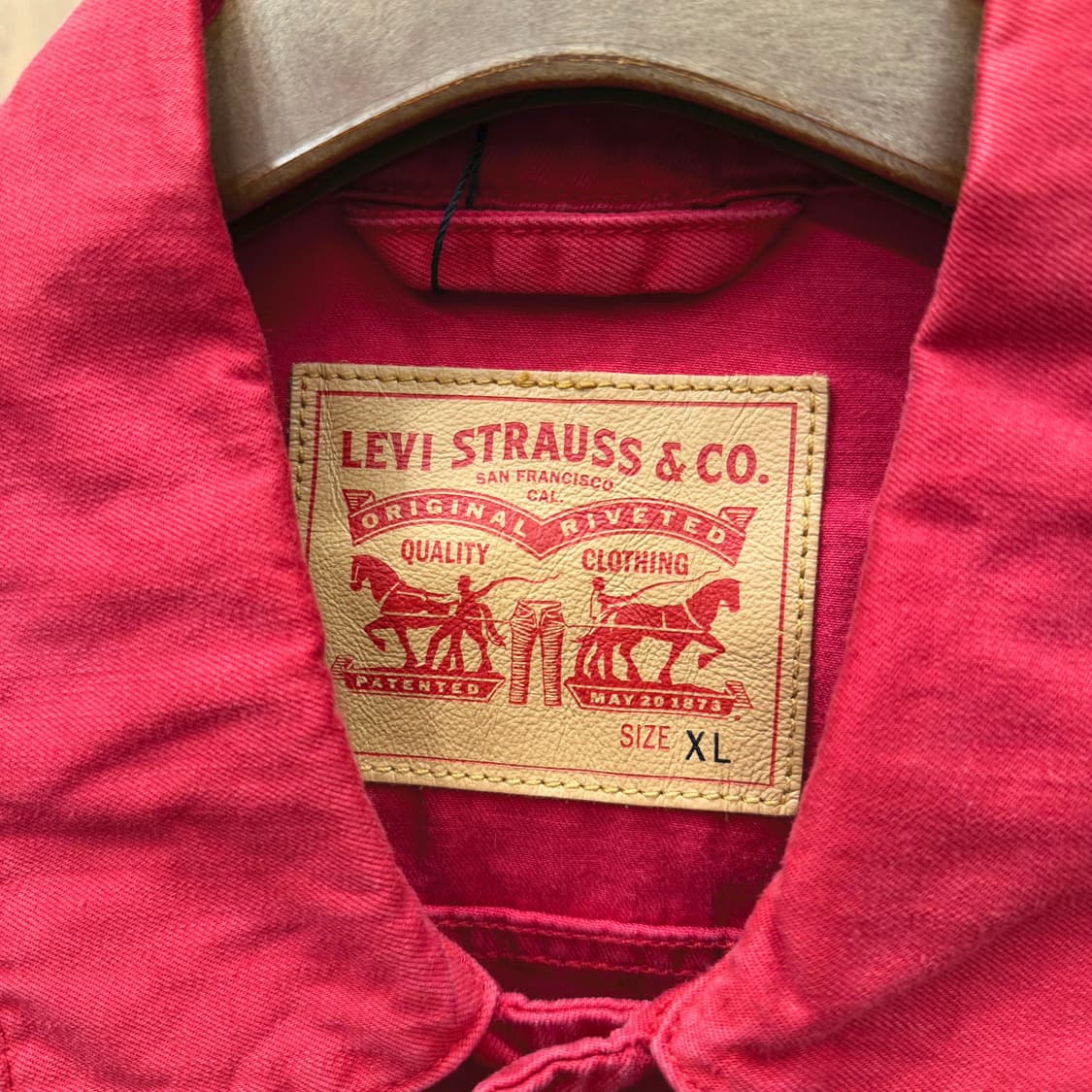 리바이스 데님 베스트 컷오프 슬리브 웨스턴 로켓 레드 탭 디테일 레드 상품이미지7