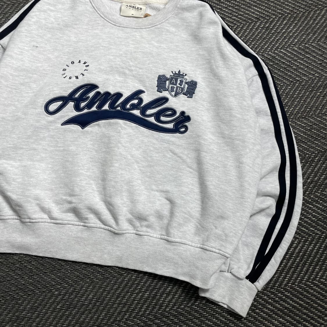 엠블러 빅로고 크롭 스웻 맨투맨 그레이o 4528 상품이미지2