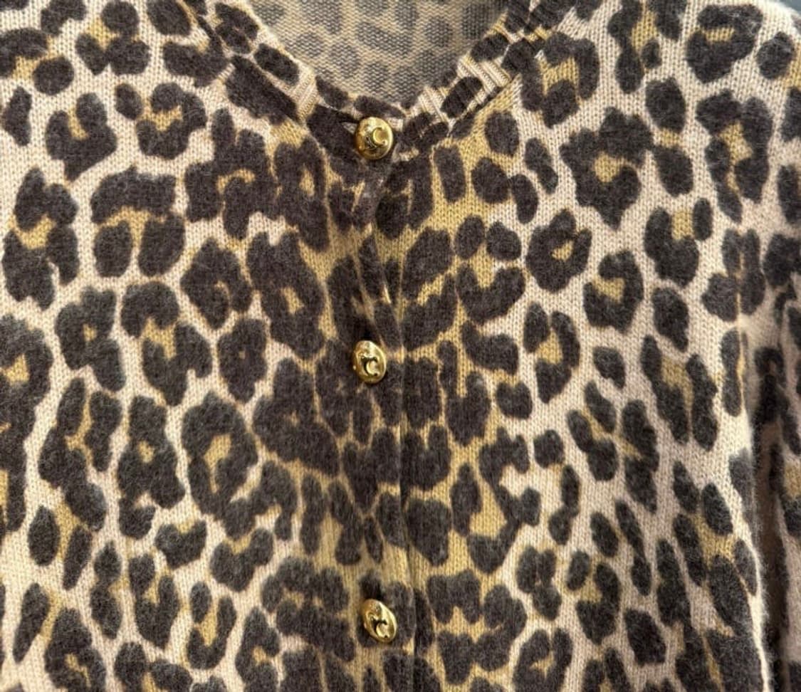 [수지님 착용] 셀린느 24fw 캐시미어 레오파드 가디건 상품이미지10