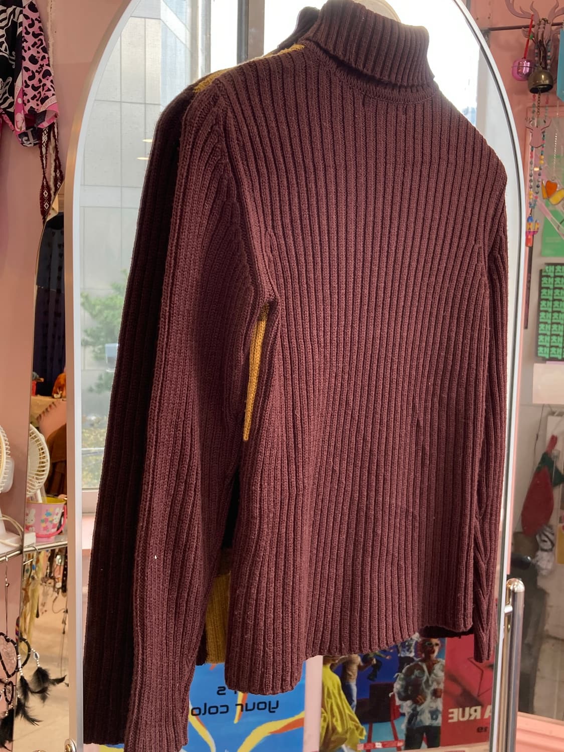 브라운 배색 패턴 목폴라 니트 상품이미지6