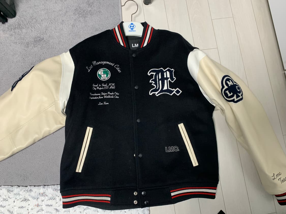 LMC TEAM WOOL 바시티 자켓 팝니다 상품이미지1