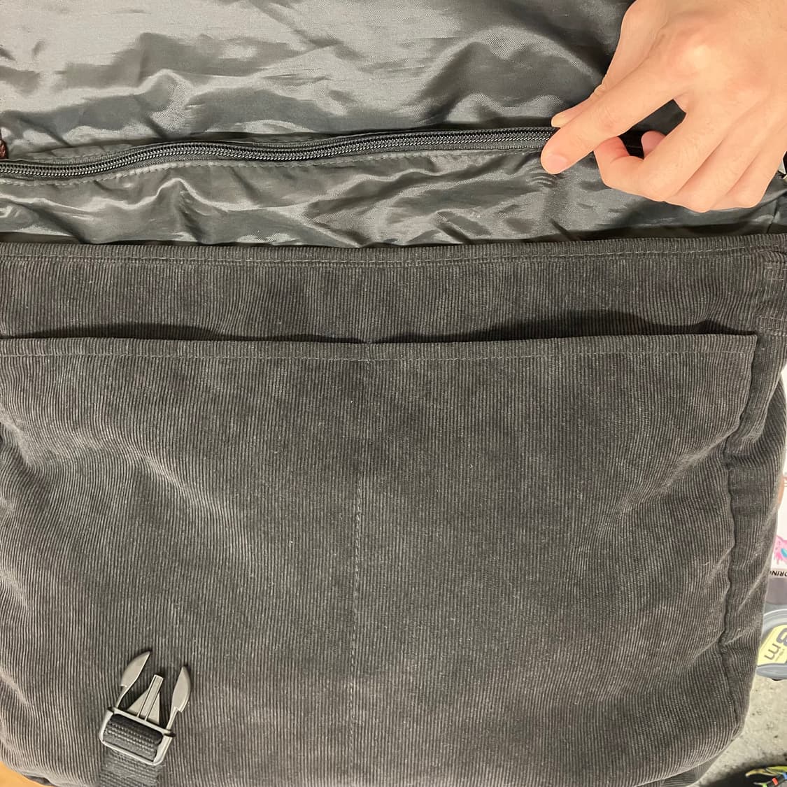 N224 이스트팩 체크 코듀로이 크로스백 상품이미지4