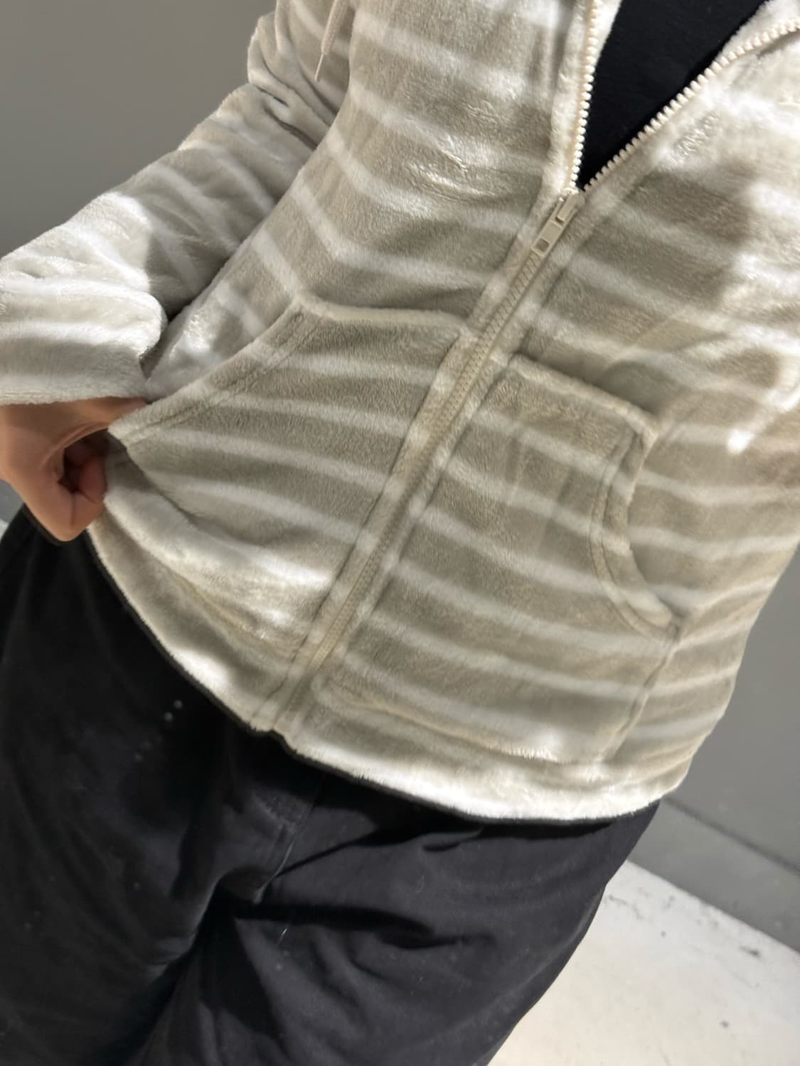 stripe pattern fleece hood zip-up 상품이미지3