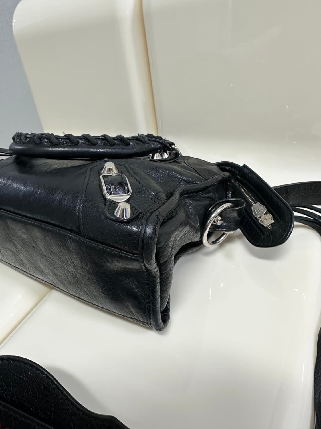 [A 정품] 발렌시아가 로고스트랩 시티 모터백 미니 상품이미지4