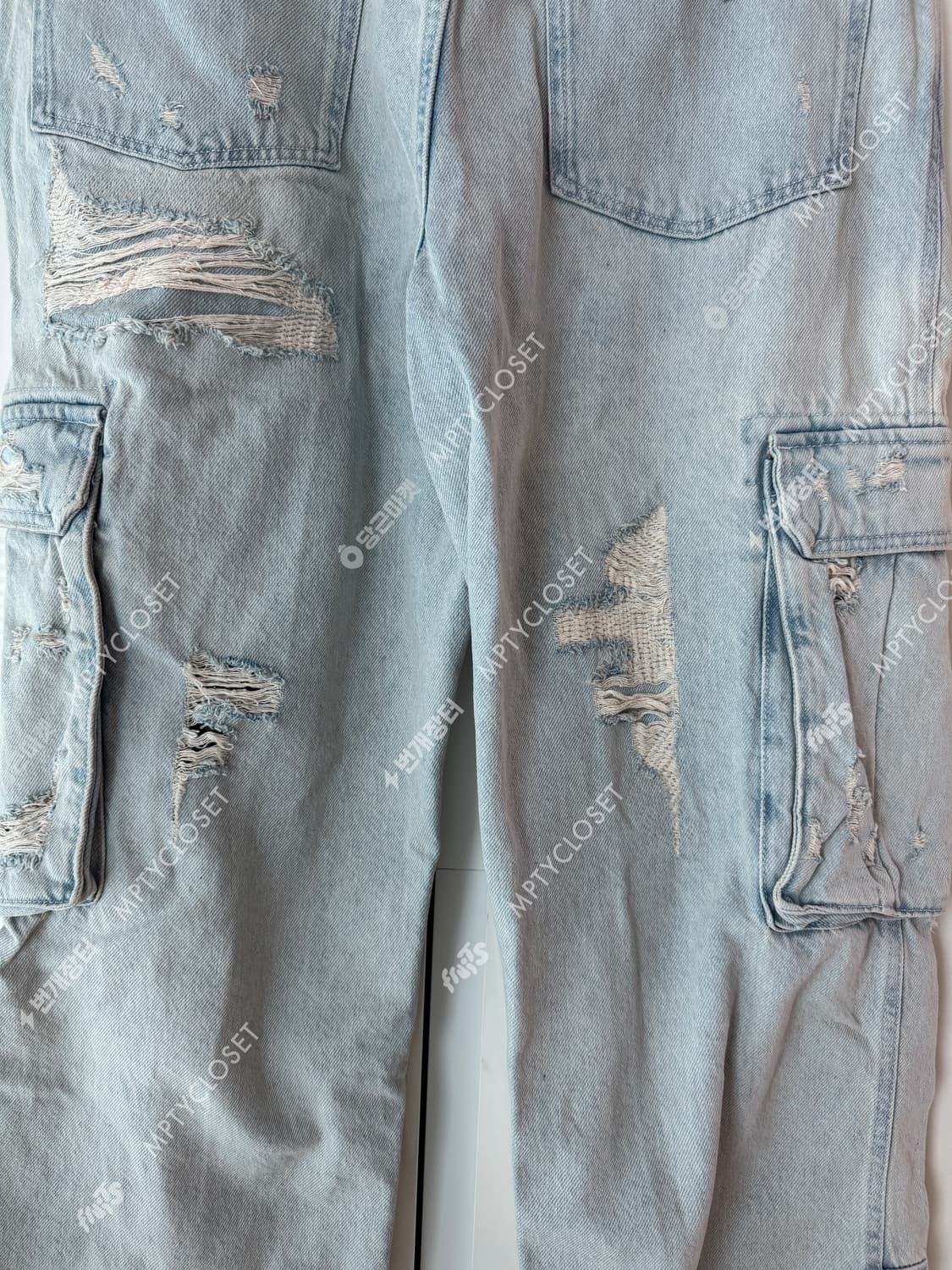 자라 디스트레스드 립드 연청 데님 카고 팬츠 상품이미지4