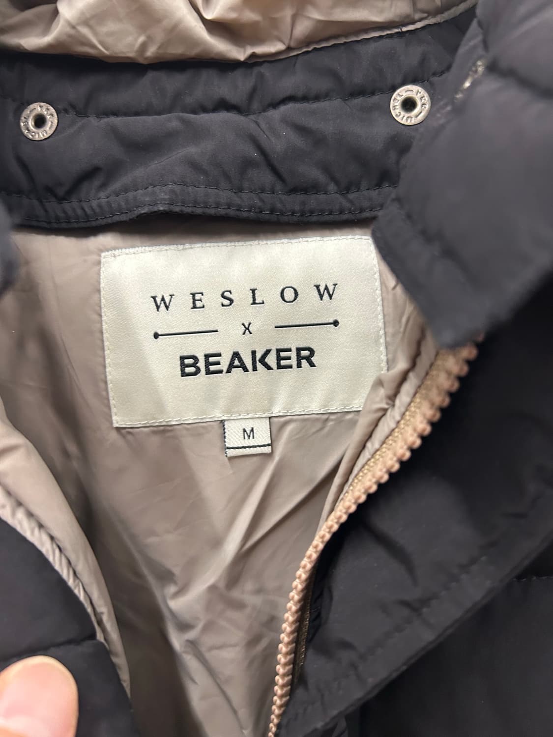 weslow X Beaker 위슬로우 비이커 블랙 후드 패딩 점퍼 상품이미지7