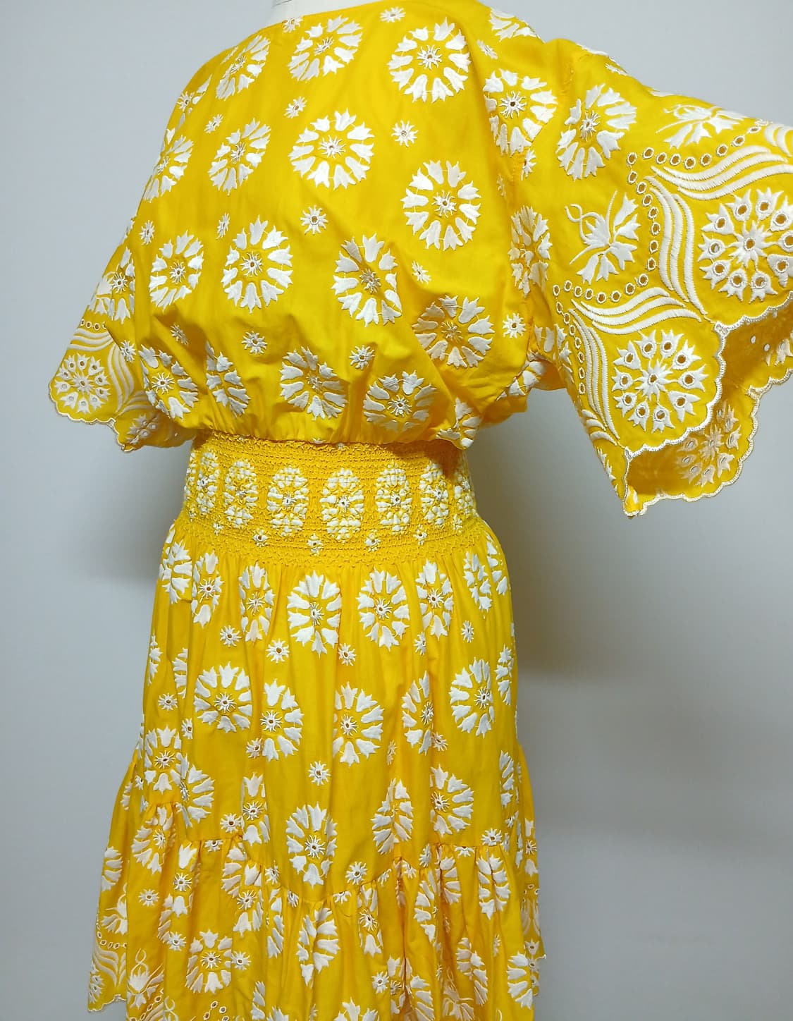 (새상품)토리버치 TORY BURCH 자수 아일렛 스모크 밴딩 원피스 상품이미지4