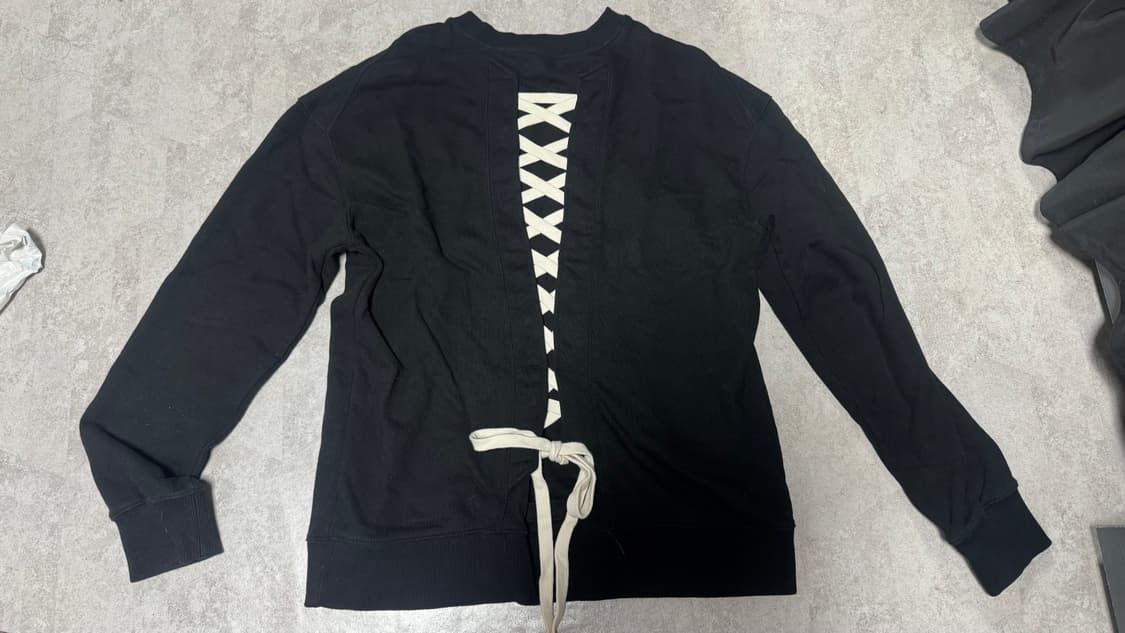 디바이디그낙 레이스업 맨투맨 s사이즈 상품이미지1