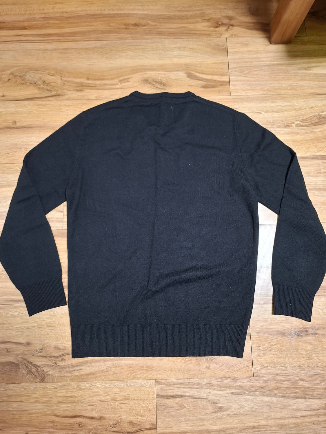 브이넥 검정니트 상품이미지3