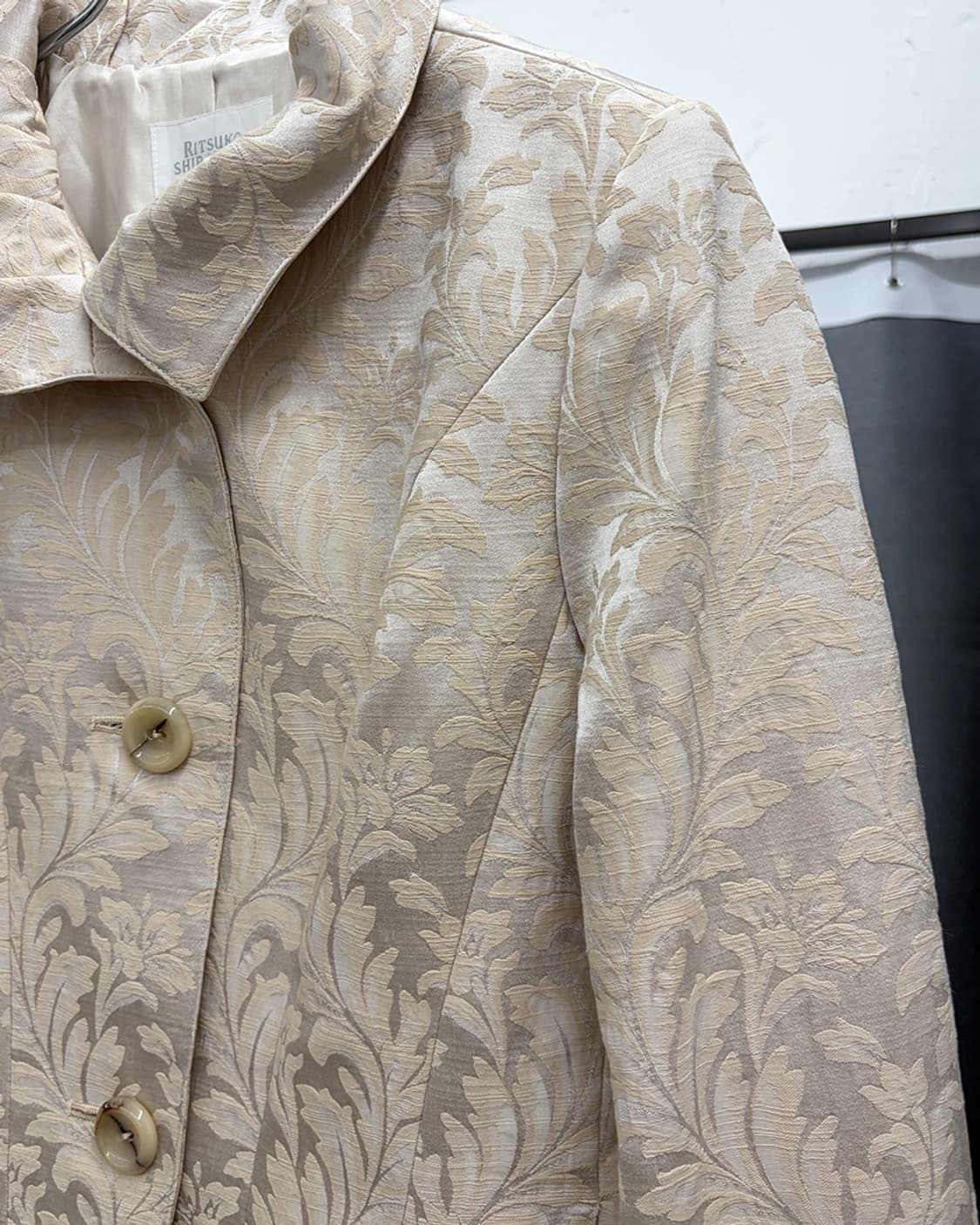 리츠코 시라하마 플로럴 패턴 글로시 자켓 상품이미지4