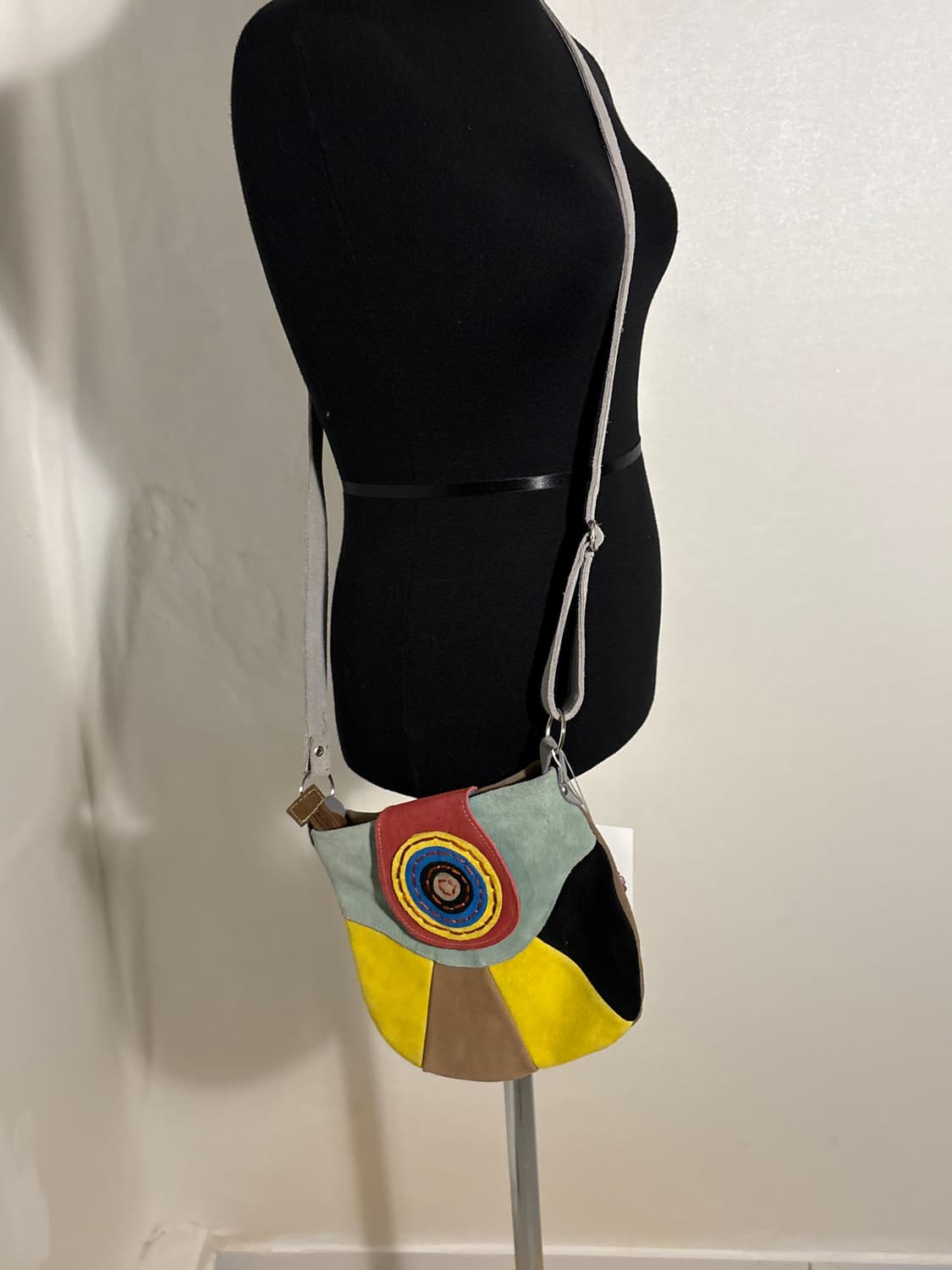 빈티지 스웨이드 핸드메이드  수공예 자수 크로스백 상품이미지7