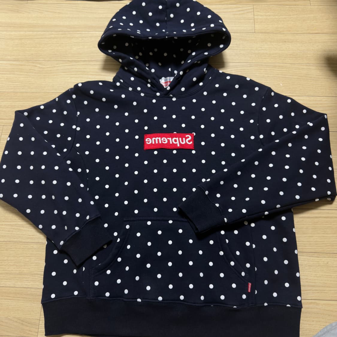 슈프림 X 꼼데가르송 도트 후드티 상품이미지1