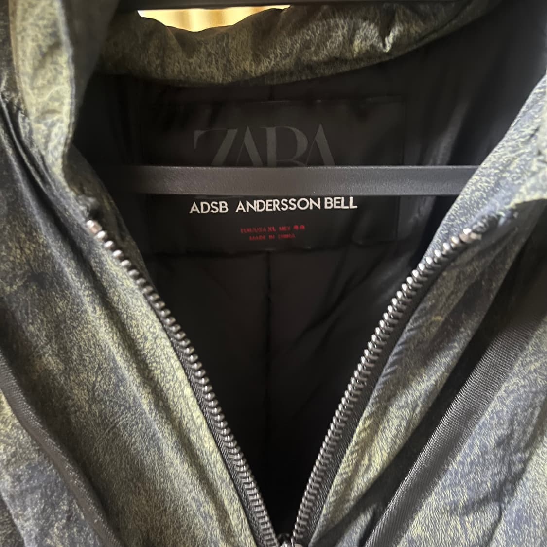 자라 x 앤더슨벨 퀼티드 베스트 봄버 자켓 카키 상품이미지3