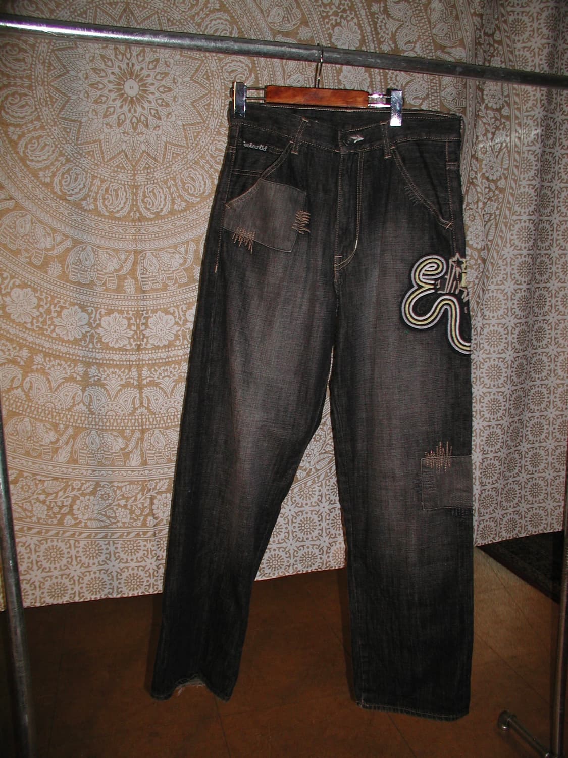 Ecko Unitd 자수 패치 흑청 데님팬츠 상품이미지5