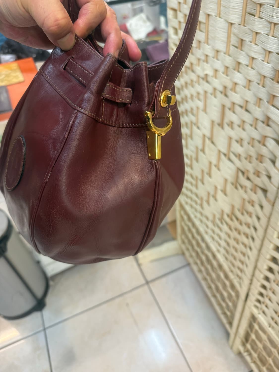 정품 까르띠에 버킷백 팝니다 상품이미지5