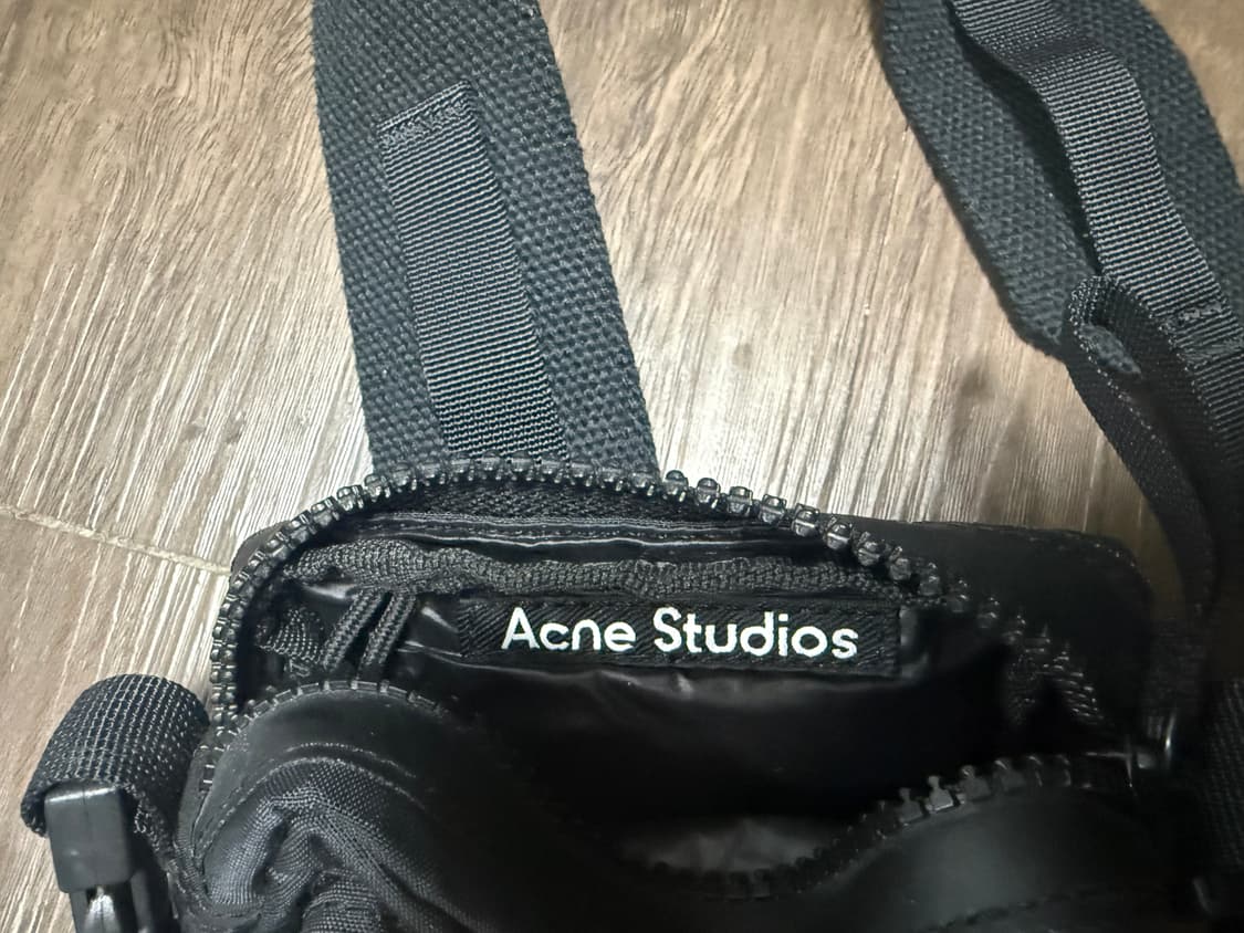 아크네 스튜디오 메탈 이모지 미니백 상품이미지7