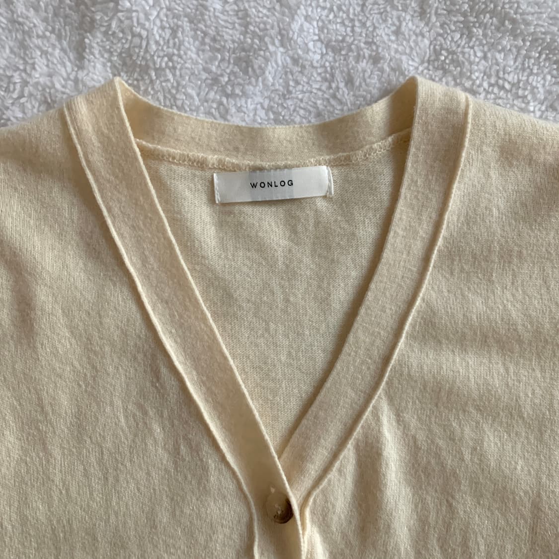 원로그 WONLOG 파인울 브이넥 크림 가디건 상품이미지5