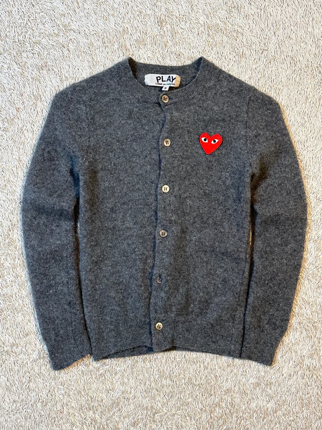 꼼데가르송 레드 하트와펜 울 가디건 그레이 상품이미지1