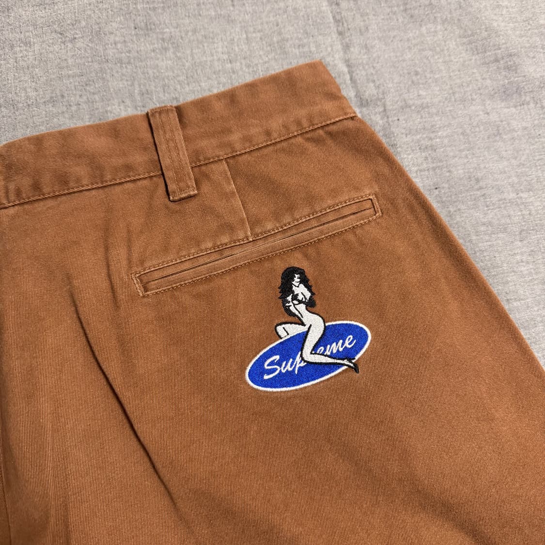 [34] 슈프림 브라운 치노 핀업걸 상품이미지5