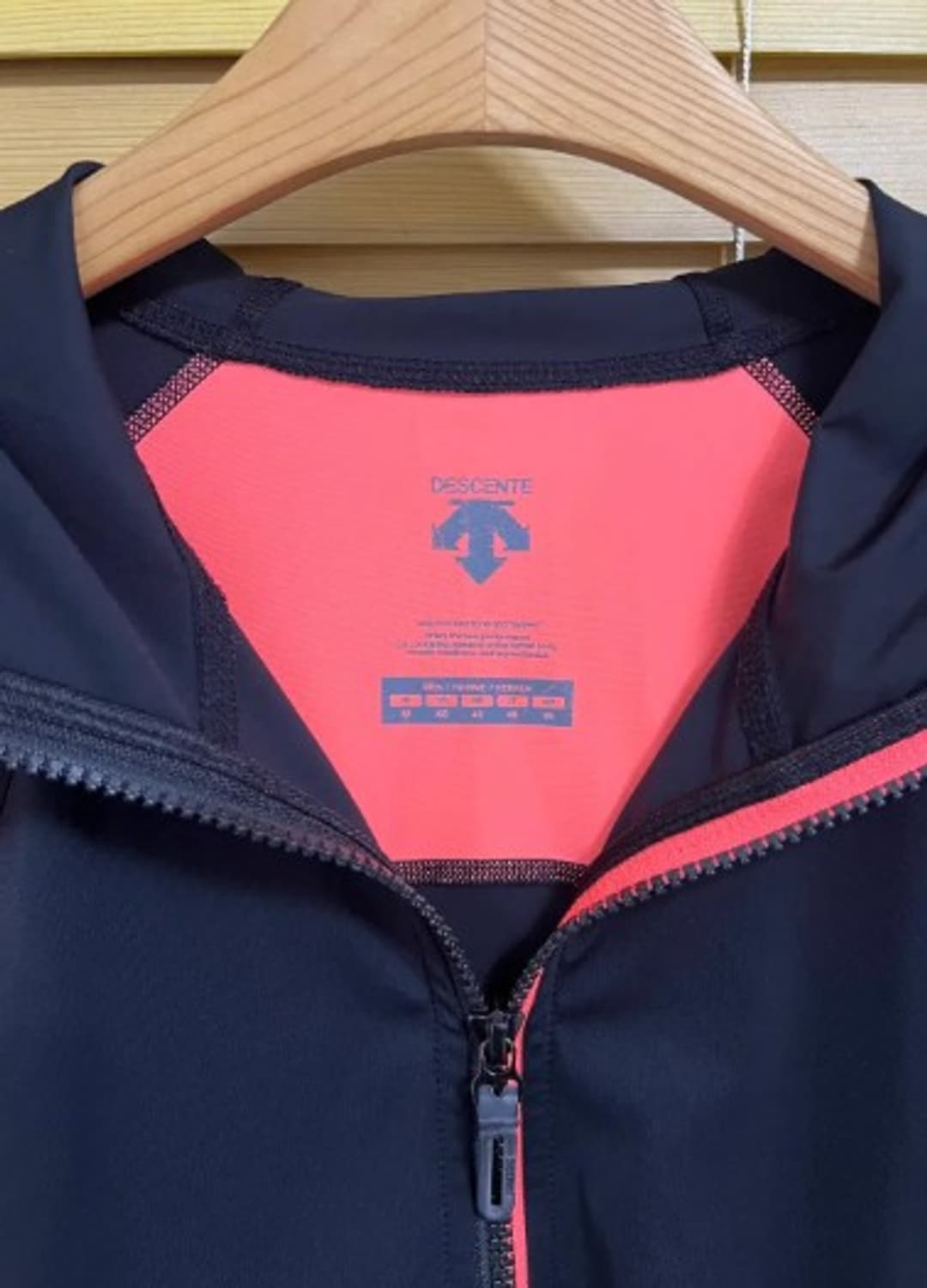 데상트 여성 기능성 후드집업점퍼 95 상품이미지4