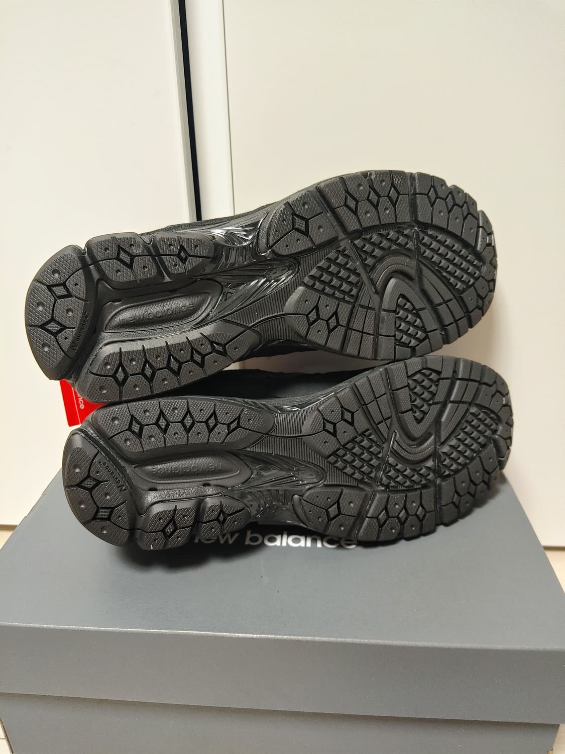 새상품 뉴발란스 2002블랙 275 상품이미지6