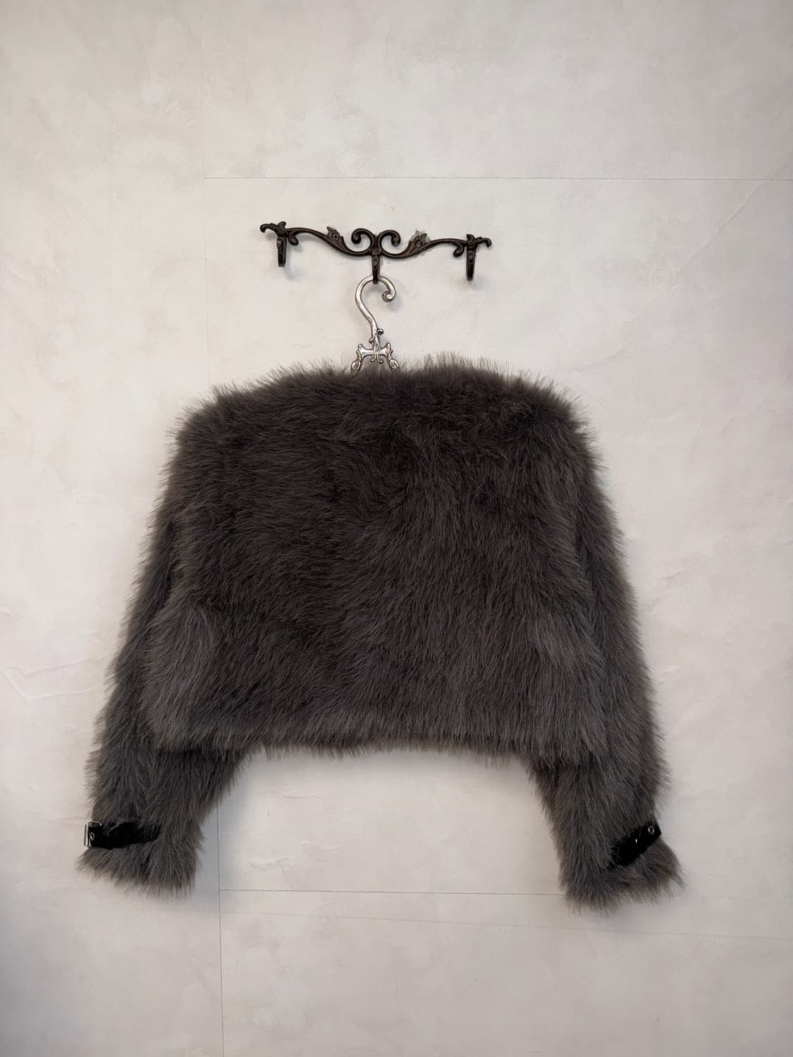 Gray belted buckle crop fur jacket  상품이미지3