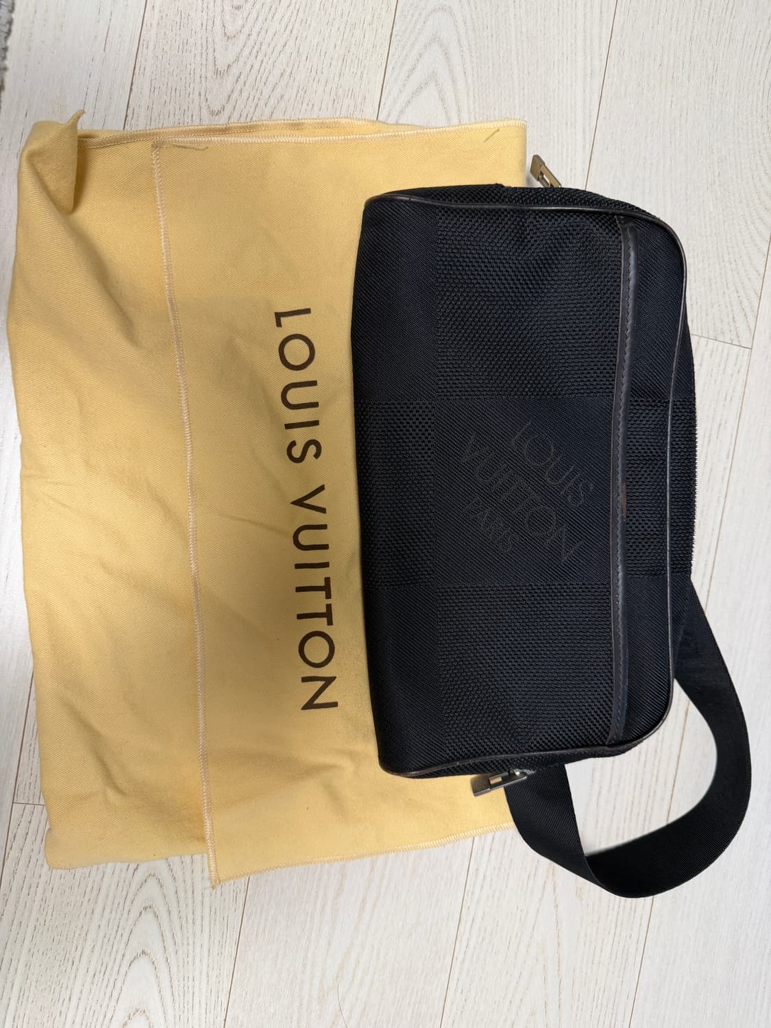 루이비통 제앙 아크로벳 힙색 크로스백 상품이미지1