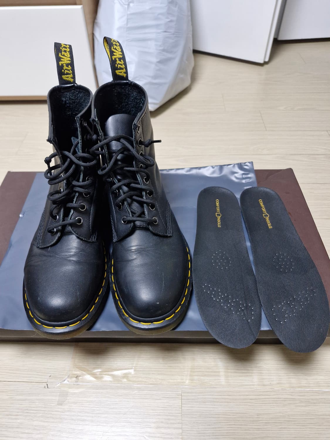 (270) 닥터마틴 1460 블랙 스무스 8홀 부츠 상품이미지1
