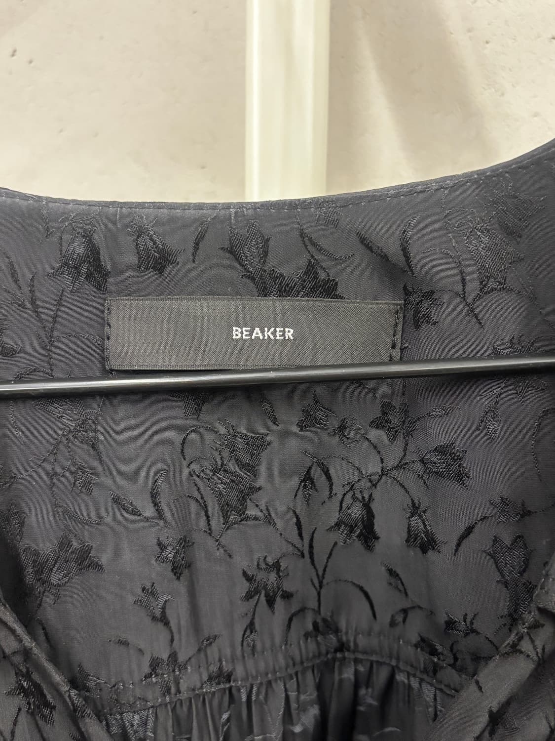 BEAKER 블랙 플라워 블라우스 상품이미지4