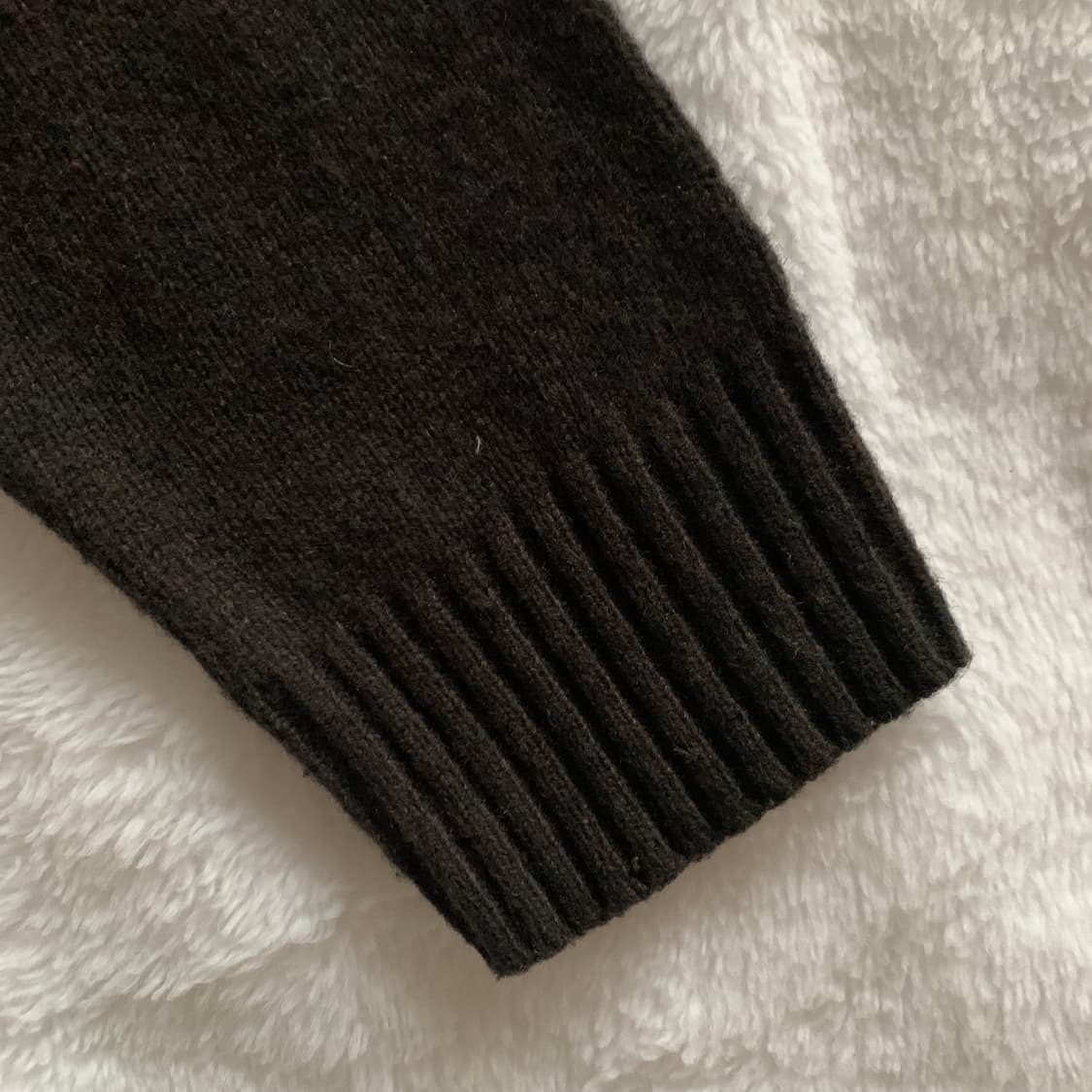 일본 유니클로 브이넥 루즈핏 브라운 울니트 상품이미지6