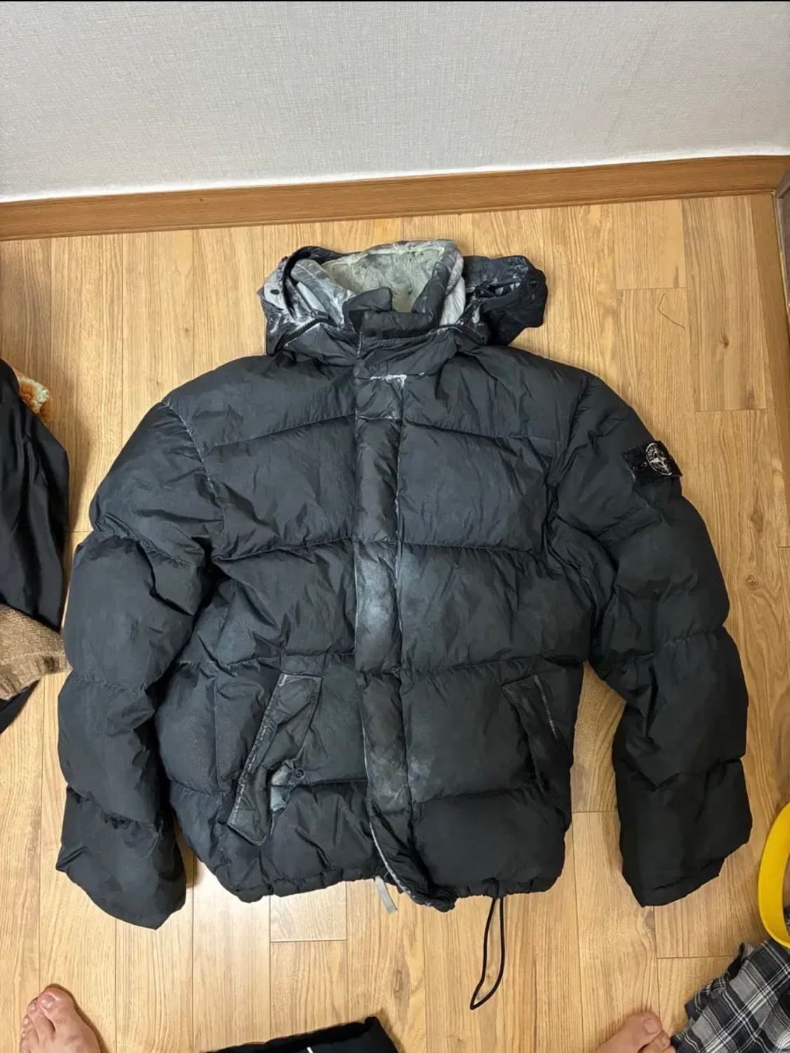 스톤X슈프림 페인티드 패딩 L 사이즈 판매 합니다. 상품이미지1