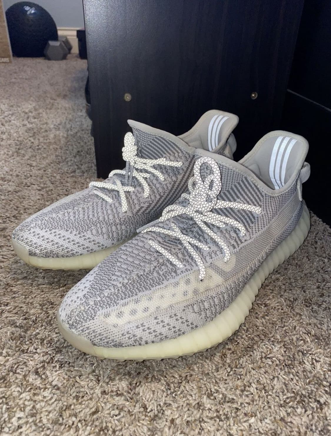 아디다스 이지 부스트 350 V2 스태틱 상품이미지1