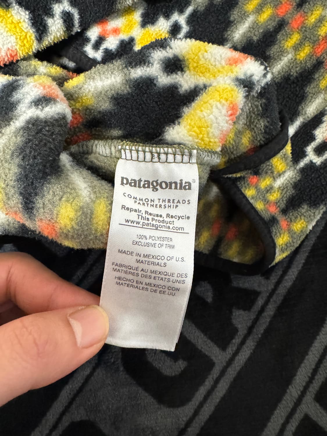 파타고니아 신칠라 스냅 티 풀 오버 포레스트 카펫 블랙 골드 상품이미지6