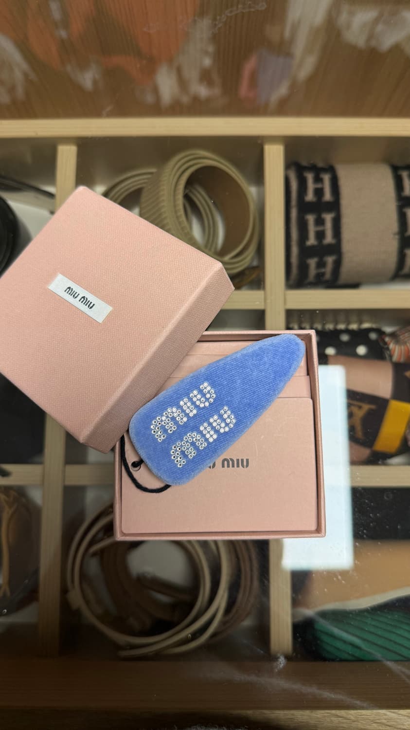 (새상품) 미우미우 벨벳 헤어핀 아이리스 컬러 상품이미지4