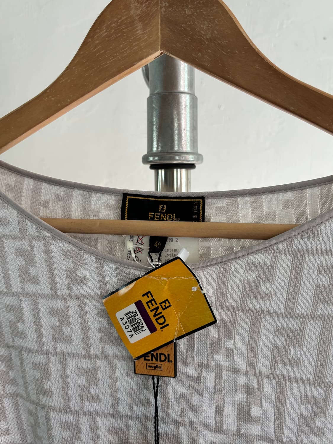 (새상품)Fendi 펜디 그레이 FF 모노그램 로고 슬리브 니트 상품이미지3