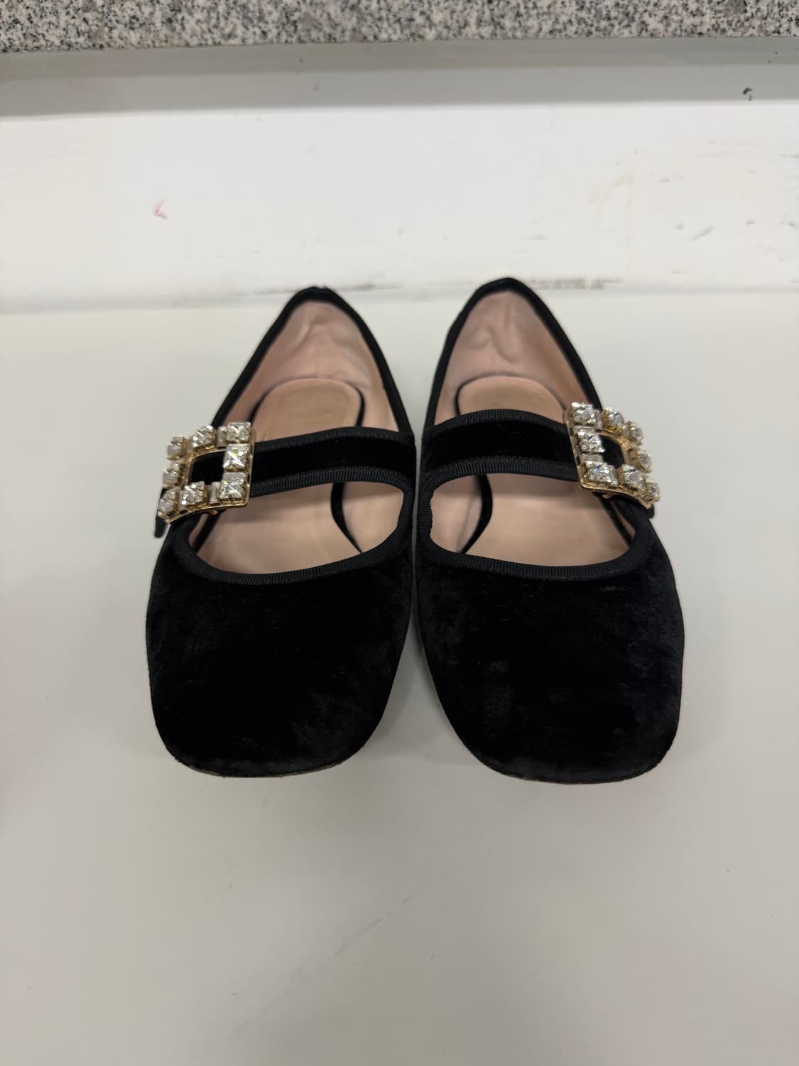 정품) 로저비비에 블랙 벨벳 큐빅 장식 플랫 슈즈 37 상품이미지1