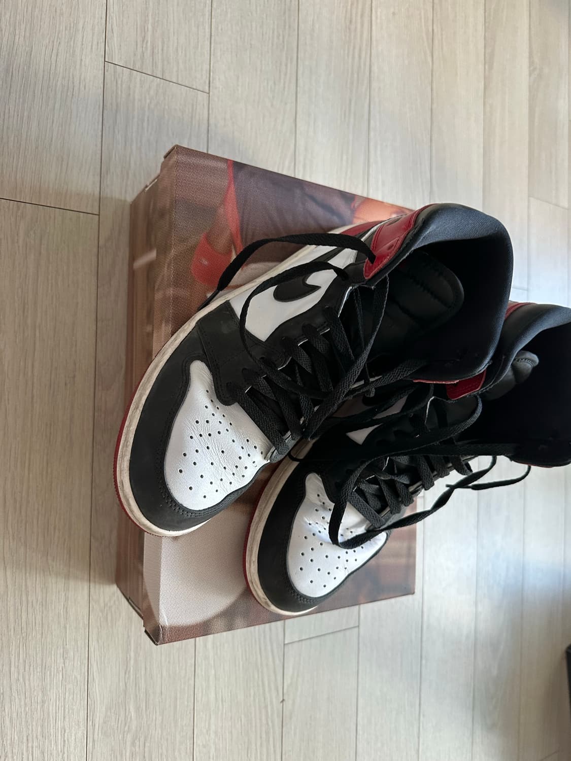 에어 조던1 레트로 하이 블랙토(2026) 상품이미지1